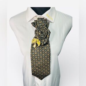 Elegant Green, Gold, and Blue Necktie with Gold Fan Brooch